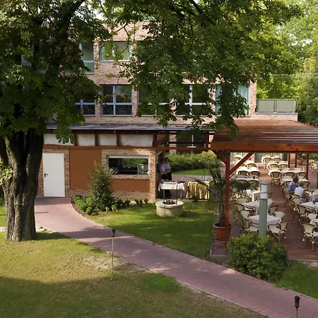 Holiday Beach Budapest Hotel Hotel 4*