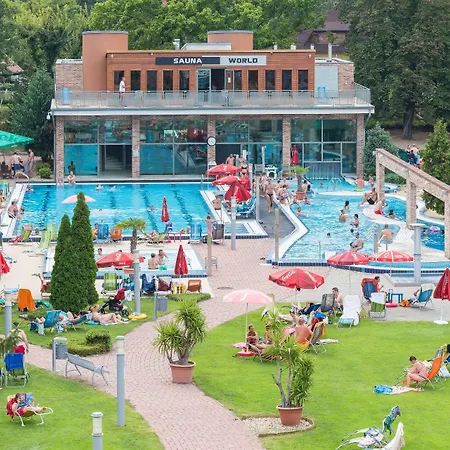 Holiday Beach Budapest Hotel 4*