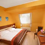 Holiday Beach Budapest Hotel Βουδαπέστη