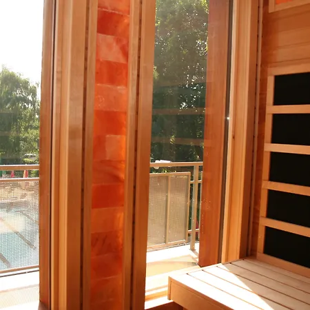 Holiday Beach Budapest Hotel 4* Budapest