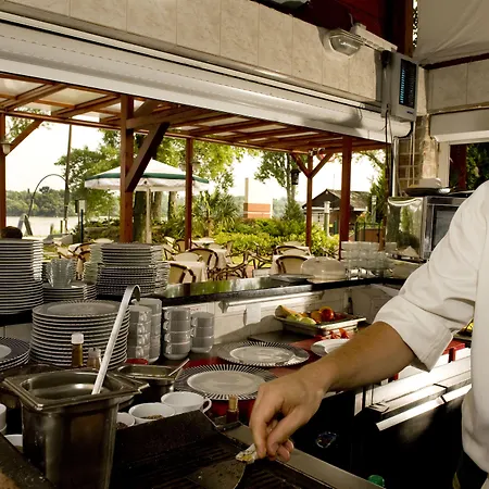 Holiday Beach Budapest Hotel 4* Budapest