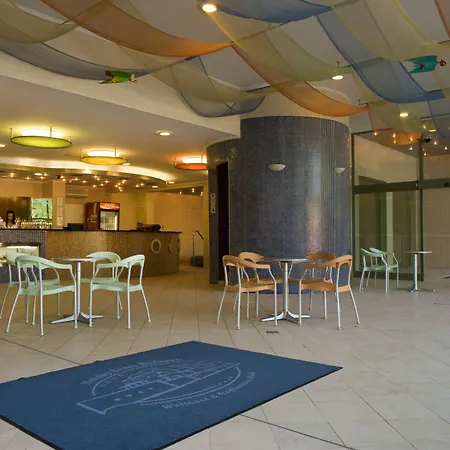 Holiday Beach Budapest Hotel Hotel 4*