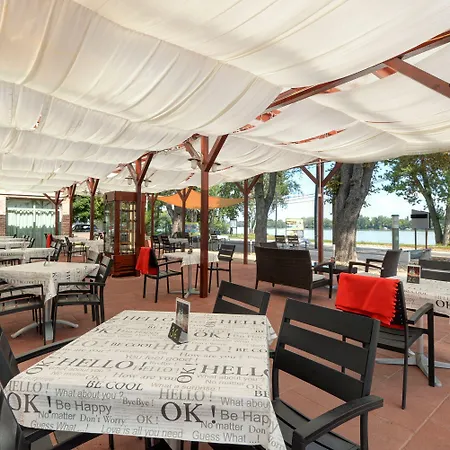 Holiday Beach Budapest Hotel 4* Budapest