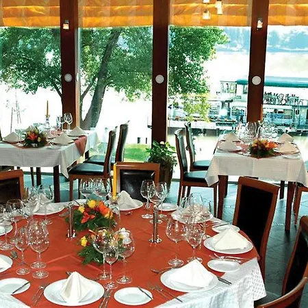 Hotel Wellness With Sauna Park 4*