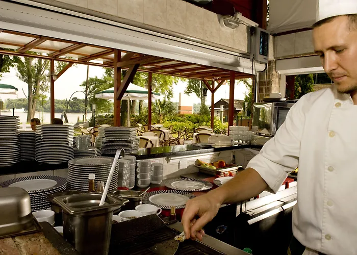 Holiday Beach Budapest Hotel 4* Budapest