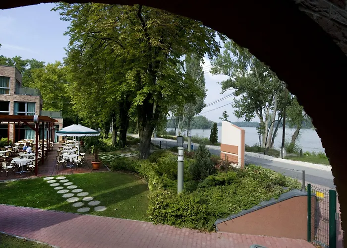 Holiday Beach Budapest Hotel