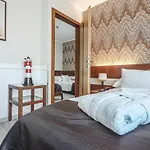 Holiday Beach Budapest Hotel Otel 4*