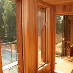 Holiday Beach Budapest Hotel Otel Budapeşte