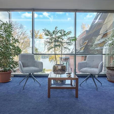 Holiday Beach Budapest Hotel 4*