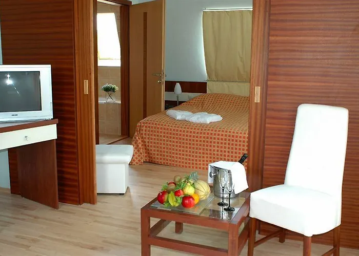 Szálloda Holiday Beach Budapest Hotel 4*