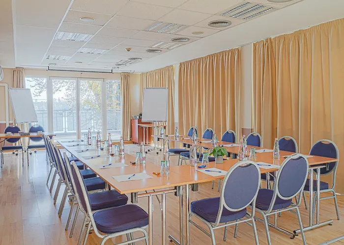 Holiday Beach Budapest Hotel Szálloda