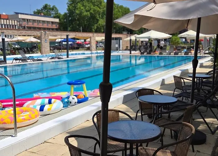 Holiday Beach Budapest Hotel Szálloda