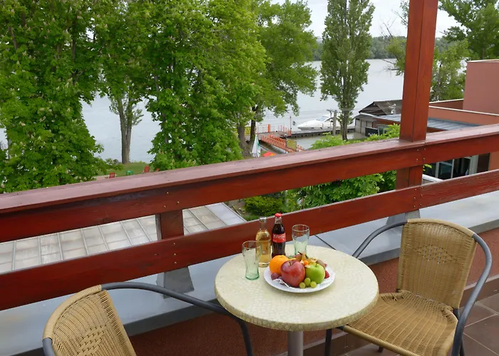 Szálloda Holiday Beach Budapest Hotel 4*
