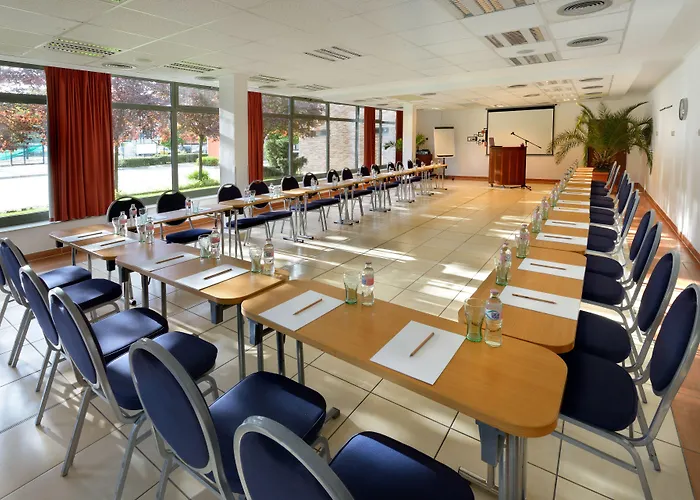 Holiday Beach Budapest Hotel 4*